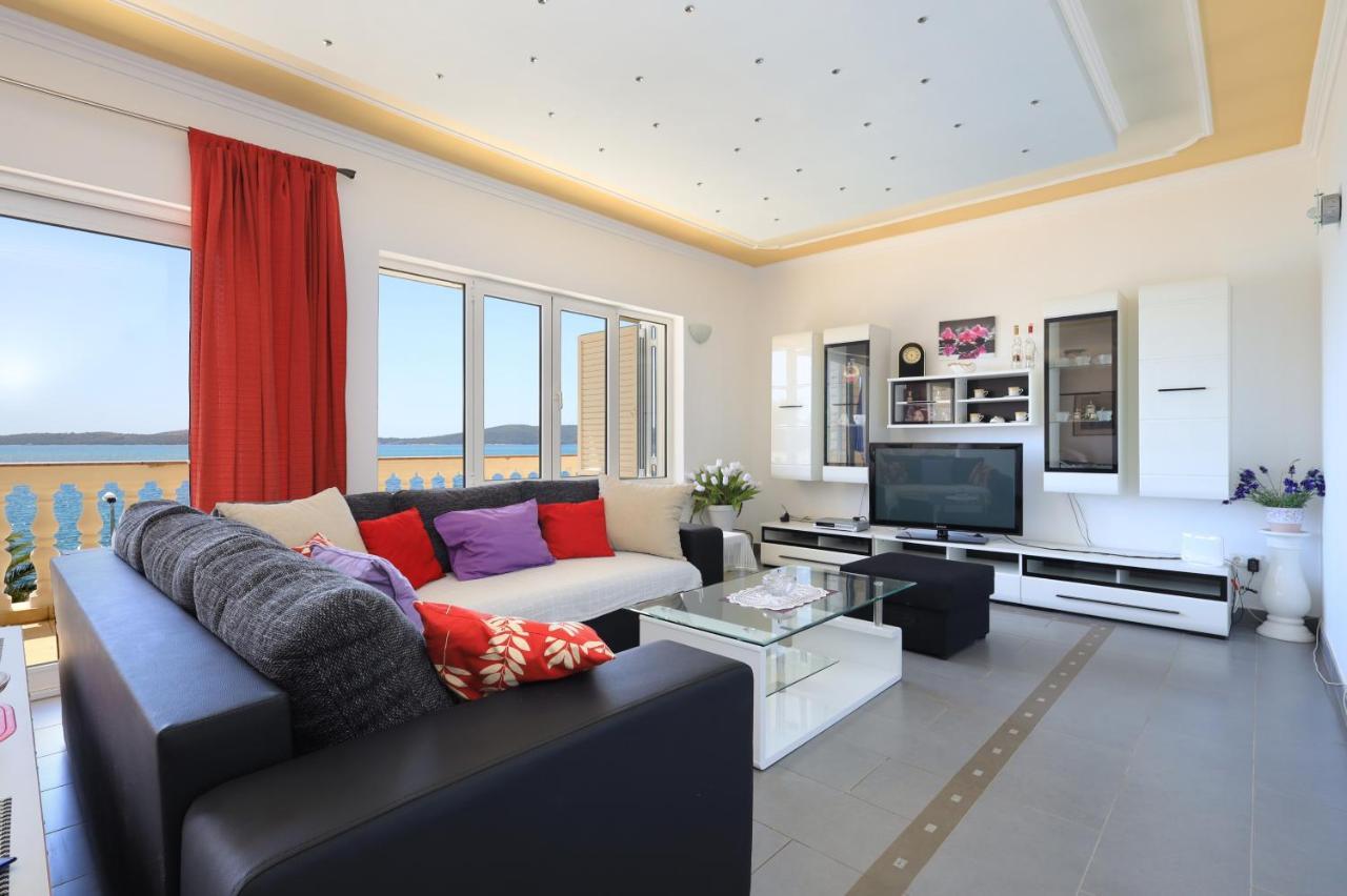Family Friendly Seaside Apartments Brodarica, Sibenik - 15270 Exteriör bild
