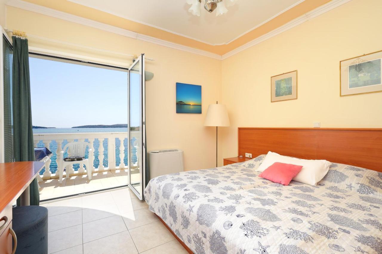 Family Friendly Seaside Apartments Brodarica, Sibenik - 15270 Exteriör bild