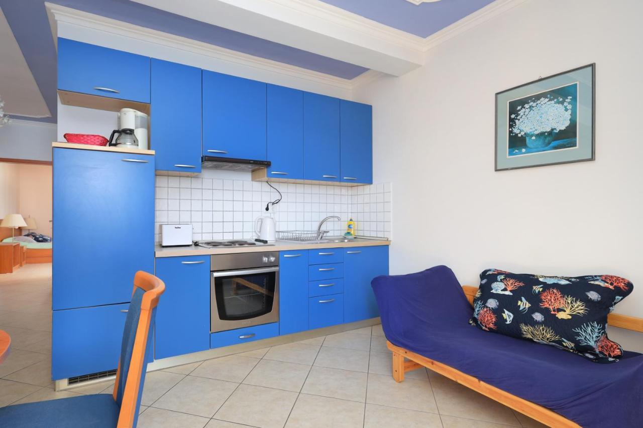 Family Friendly Seaside Apartments Brodarica, Sibenik - 15270 Exteriör bild