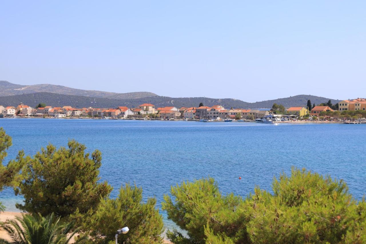 Family Friendly Seaside Apartments Brodarica, Sibenik - 15270 Exteriör bild