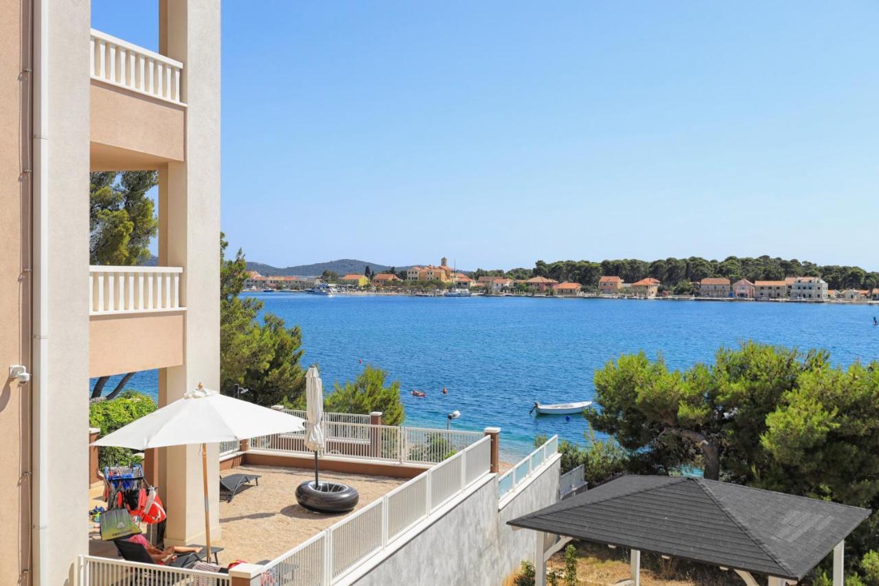 Family Friendly Seaside Apartments Brodarica, Sibenik - 15270 Exteriör bild
