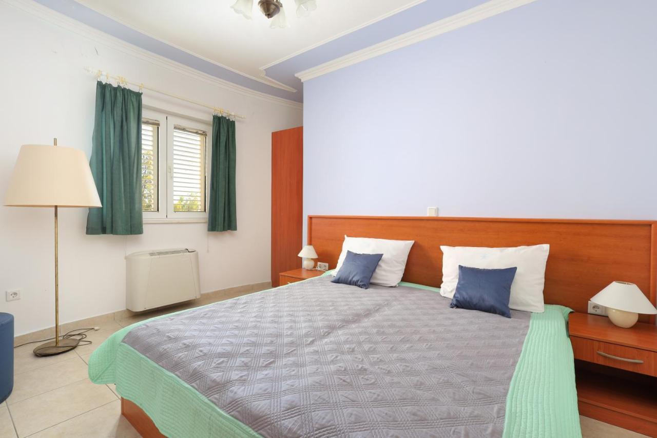 Family Friendly Seaside Apartments Brodarica, Sibenik - 15270 Exteriör bild