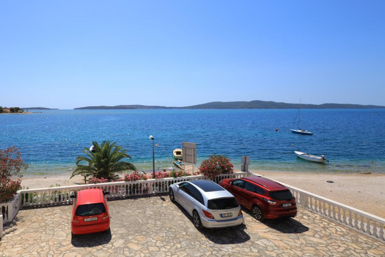 Family Friendly Seaside Apartments Brodarica, Sibenik - 15270 Exteriör bild