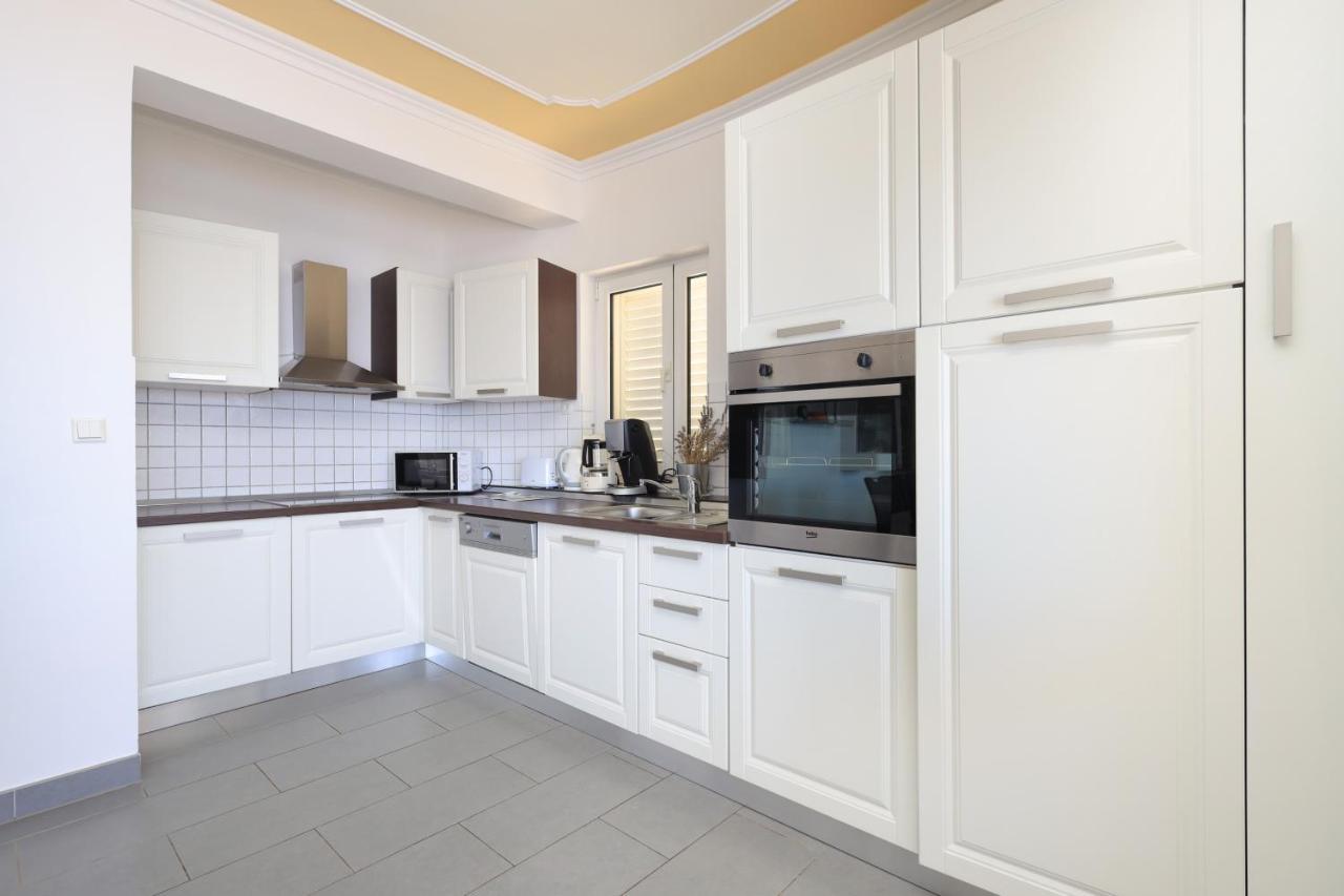 Family Friendly Seaside Apartments Brodarica, Sibenik - 15270 Exteriör bild