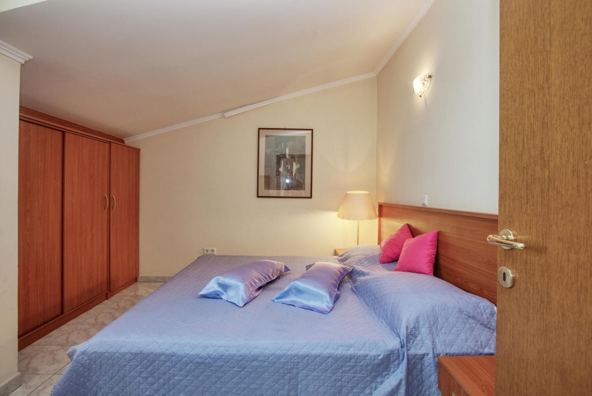 Family Friendly Seaside Apartments Brodarica, Sibenik - 15270 Exteriör bild