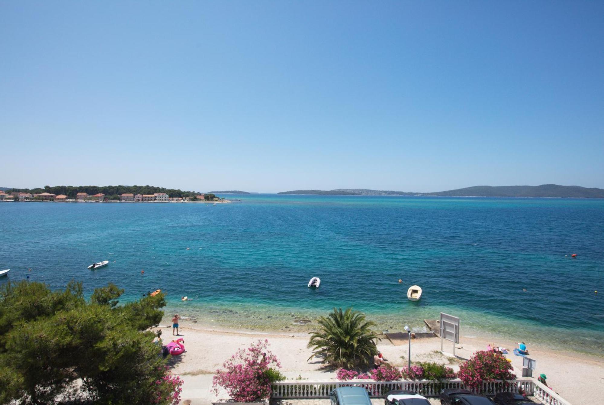 Family Friendly Seaside Apartments Brodarica, Sibenik - 15270 Exteriör bild