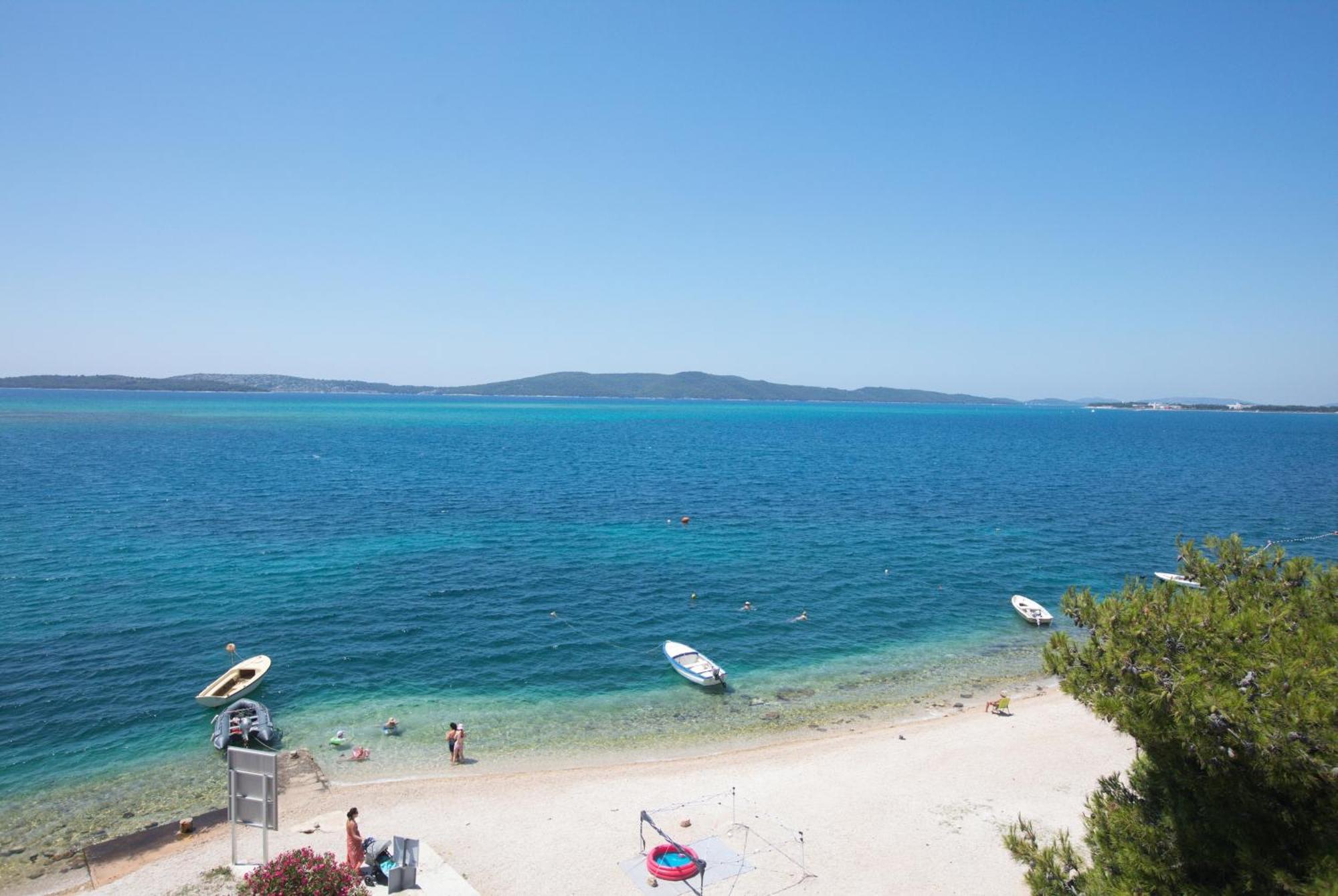 Family Friendly Seaside Apartments Brodarica, Sibenik - 15270 Exteriör bild