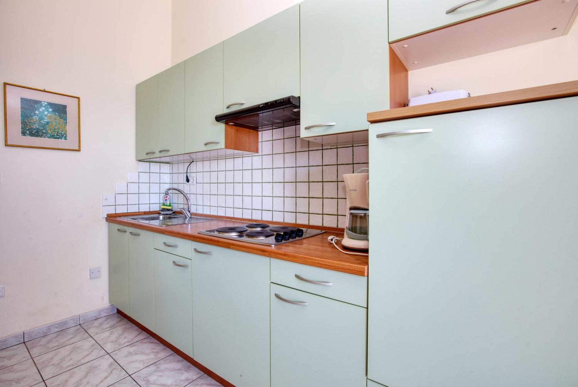 Family Friendly Seaside Apartments Brodarica, Sibenik - 15270 Rum bild