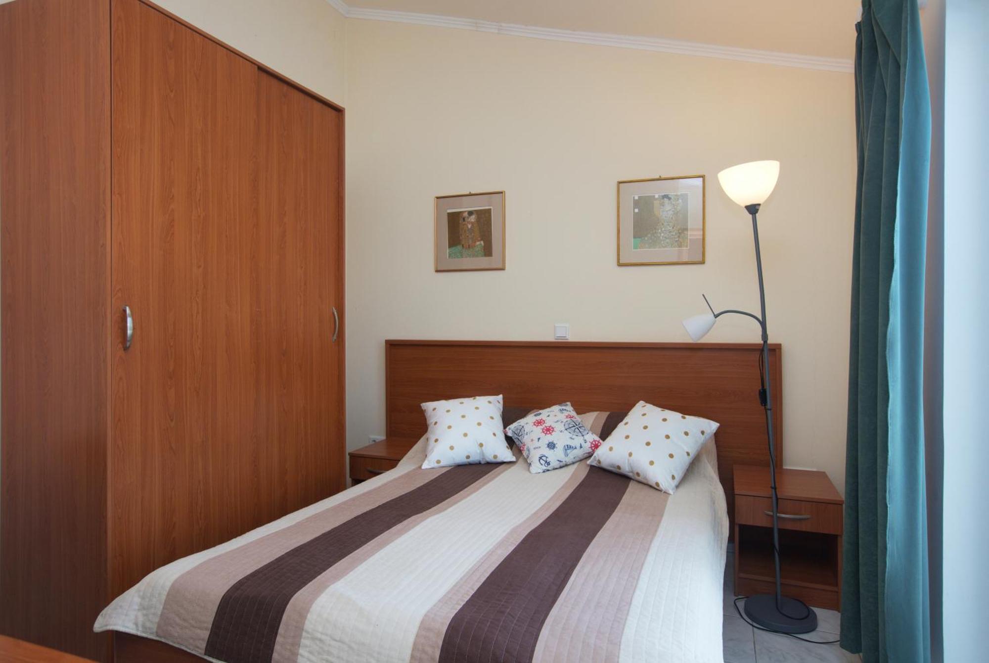 Family Friendly Seaside Apartments Brodarica, Sibenik - 15270 Rum bild